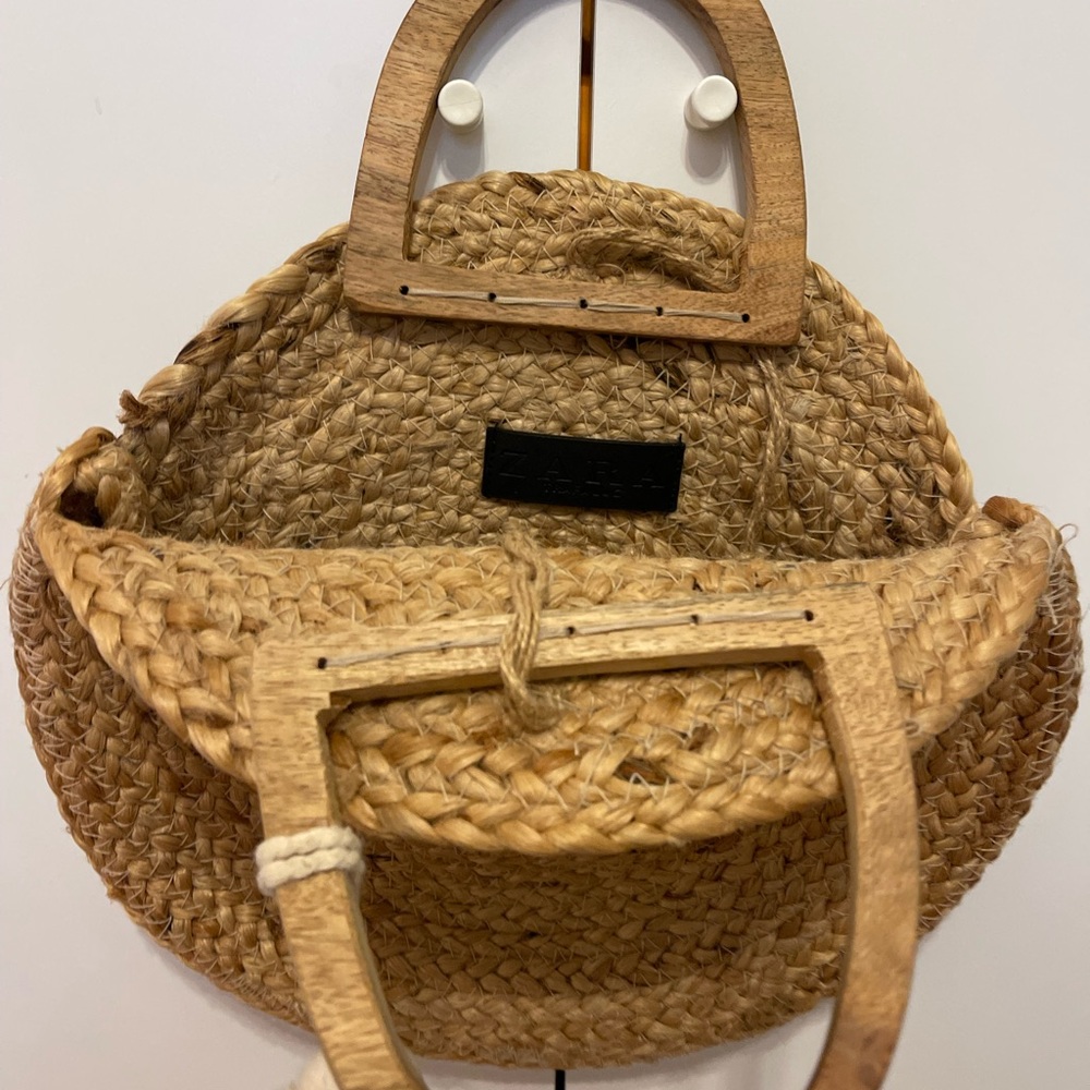 Zara, Perfect straw summer bag , looks like new